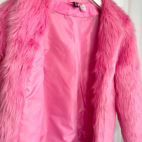 PLUSH faux fur jacket in Bubblegum Pink by H&M.  Size women's 6 - Picture 7 of 8